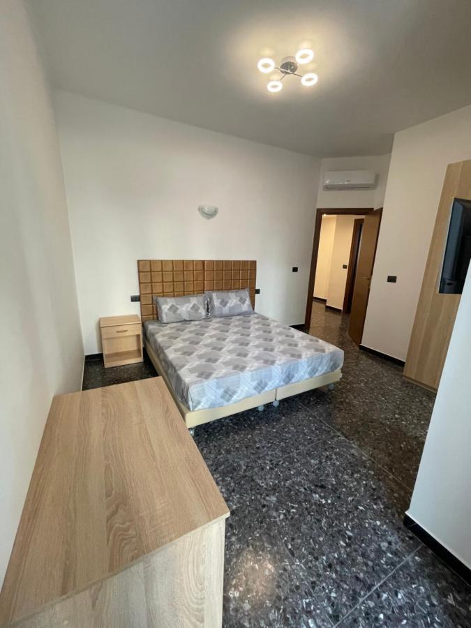 Due Passi Dal Mare Hotel ซาโวนา ภายนอก รูปภาพ